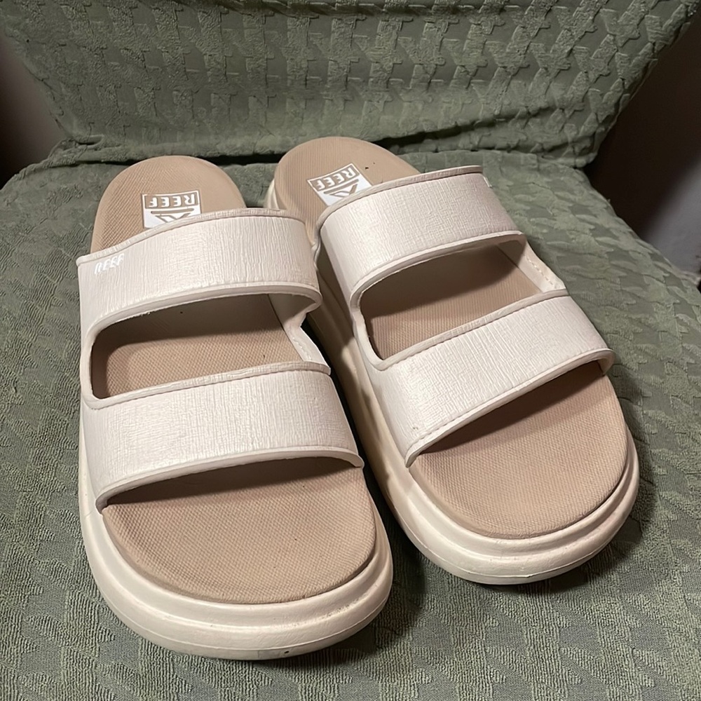 Reef Bondi sandals!
